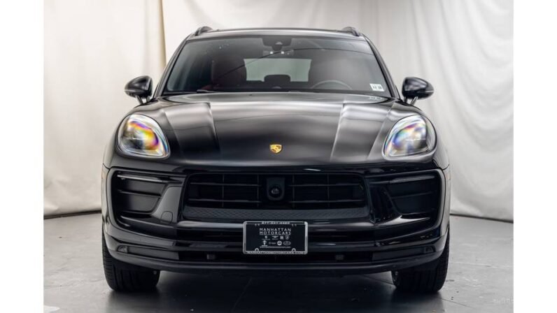 
								2023 Porsche Macan T full									