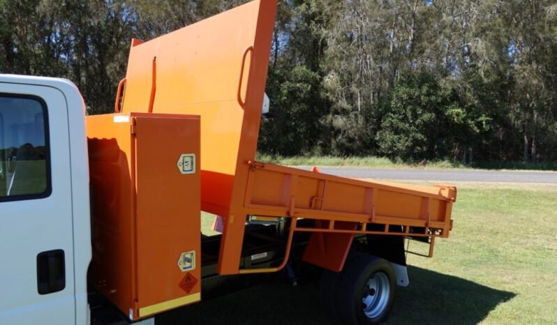 
								2019 Isuzu NPR 65-190 Crew Cab AMT AUTO – TIPPER TRUCK – EX-GOVT full									