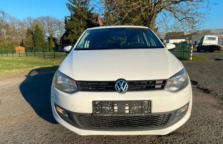 
								Volkswagen Polo full									