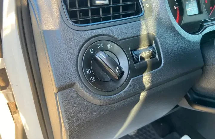 
								Volkswagen Polo full									