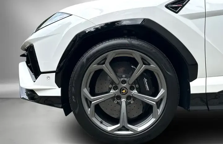 
								Lamborghini Urus full									
