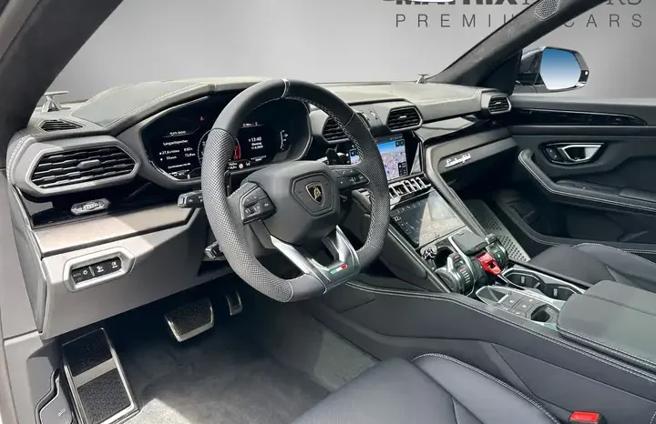 
								Lamborghini Urus full									