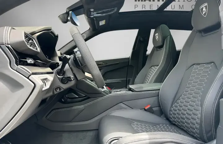 
								Lamborghini Urus full									