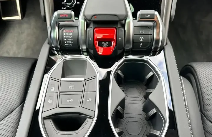
								Lamborghini Urus full									