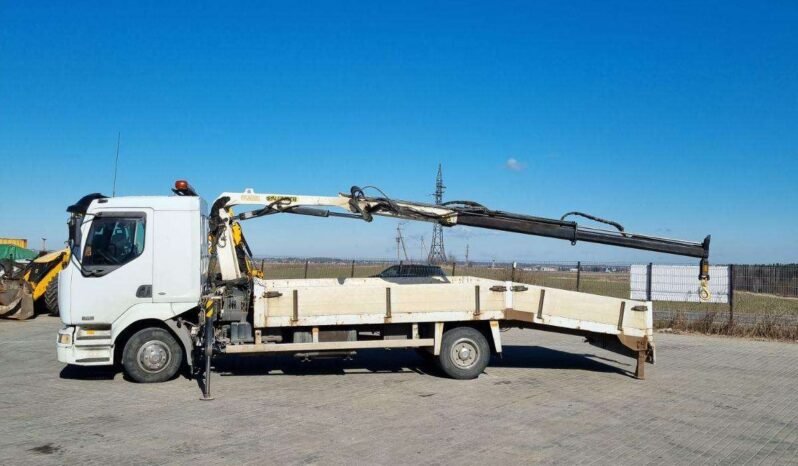 
								Renault VI, car transporters full									